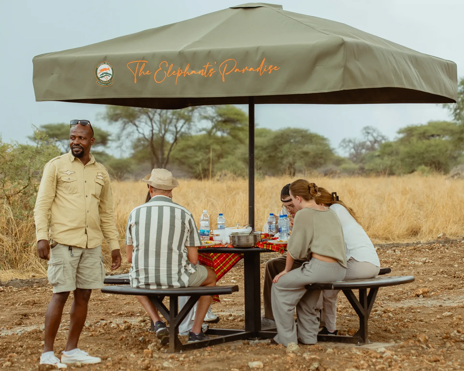 Zewnętrzny widok Meliá Ngorongoro Lodge na krawędzi Krateru Ngorongoro